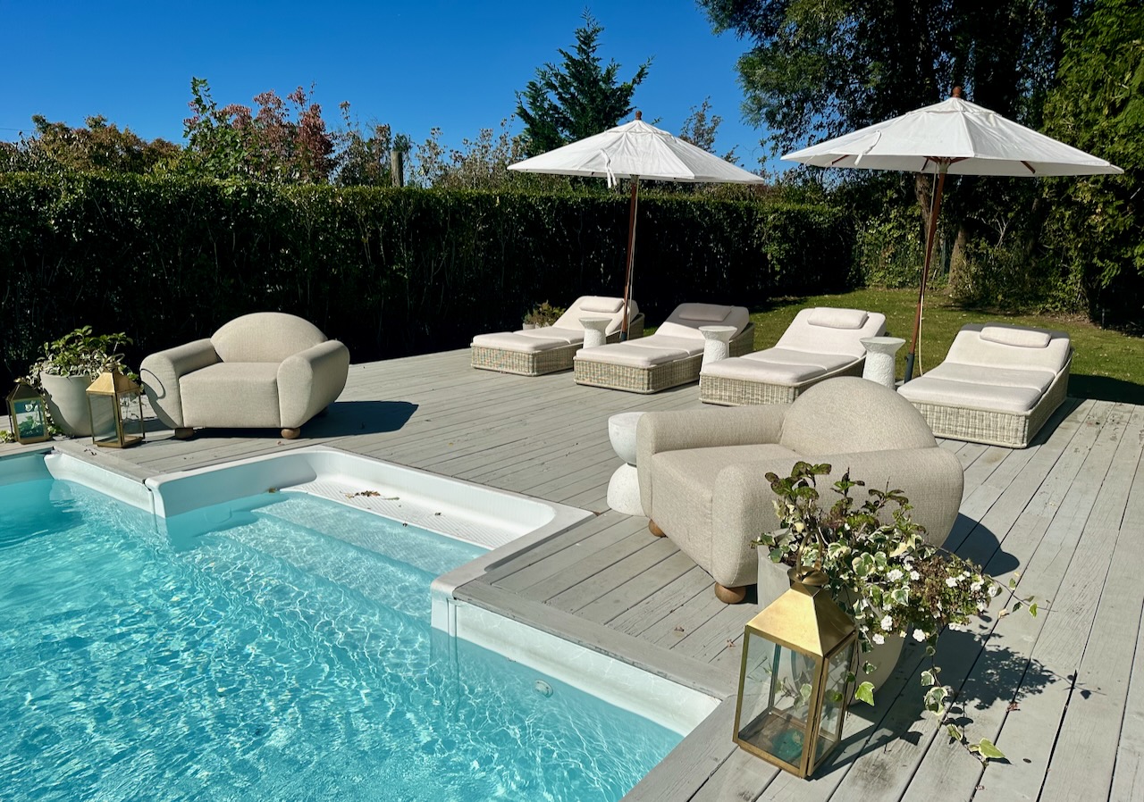 Romance — Seasonal furnished residences